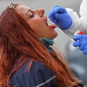 Tamponi "privati" in quattro laboratori della Liguria 
