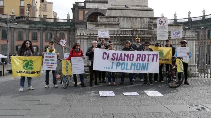 "Riattivate la Ztl Dante": flash mob di Legambiente e altre associazioni a Napoli