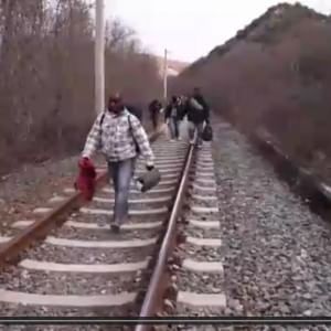 Tragedia di migranti, stavolta via terra: treno li travolge, 14 morti in Macedonia