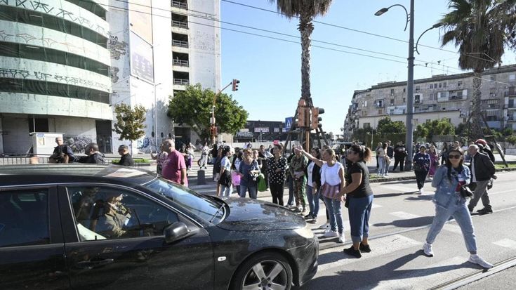 Valeria Vertaglio uccisa da un’auto a Napoli, mamme in piazza: bloccata per un’ora la preferenziale