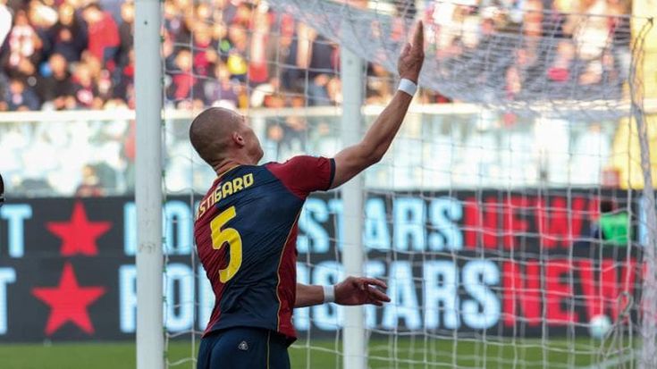 Leo Ostigard, il difensore-bomber del Genoa. Nessuno meglio di lui in serie A