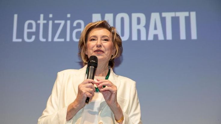 Letizia Moratti torna in Forza Italia, l’annuncio di Tajani che riaccoglie l’ex sindaca dopo la parentesi con Renzi e Calenda: “Guiderà la consulta della segreteria”