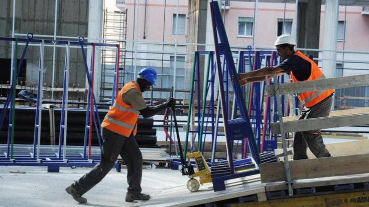 Manovra, stretta sulle pensioni. Le ultime modifiche su lavoro, Tfr e tasse