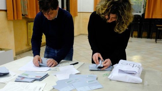 La prima mossa di Renzi sulle alleanze: "So che il Pd non può fare da solo ma siamo gli unici veri anti-Grillo"