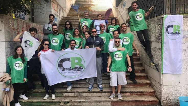 Pettorine, guanti e rastrelli: "Un giorno al tavolo del bar abbiamo deciso di agire"