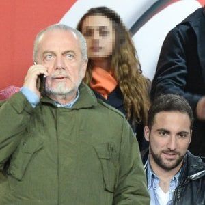 Napoli, De Laurentiis: ''La Juve non pagherà la clausola, Higuain resta qui''