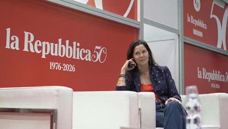 Arianna Porcelli Safonov al Salone del libro : "Auto blu per prendere un caffè, la politica mi indigna"
