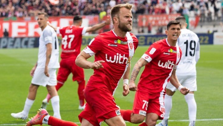 Serie B, tutto in 90' tra promozione, play-off e salvezza