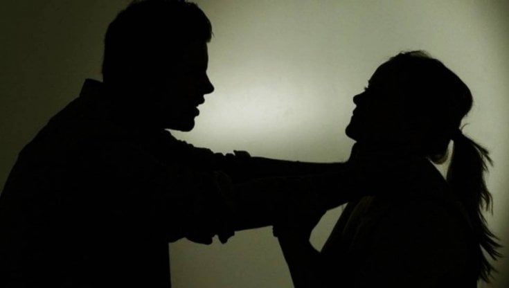 "Io, con quattro figli piccoli, in fuga dall'uomo che mi voleva uccidere"