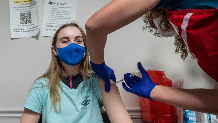 L'Ema ha approvato il vaccino di Pfizer per i ragazzi tra 12 e 16 anni