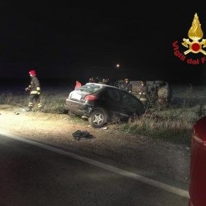 Milano, scontro frontale tra due auto sulla provinciale: una vittima