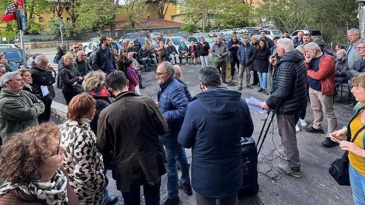Case Ater in vendita, tremano 130 famiglie. Inquilini in piazza: “Così ci rovinate”