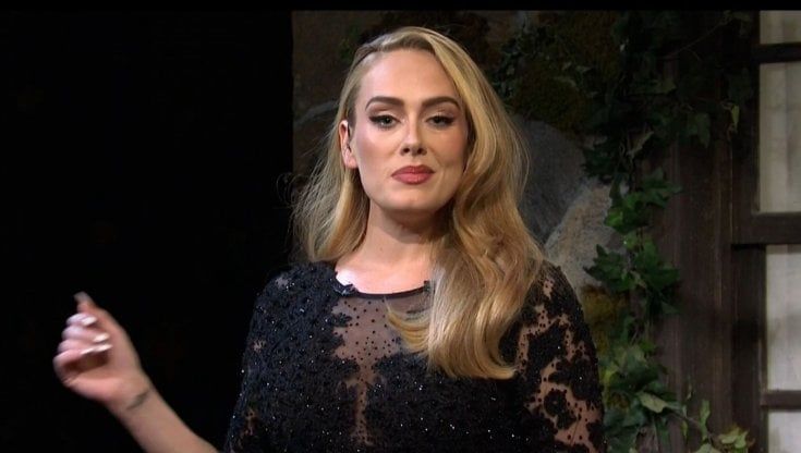 Adele come Catherine Deneuve: per il suo ritorno la cantante sceglie uno styling da diva anni '60