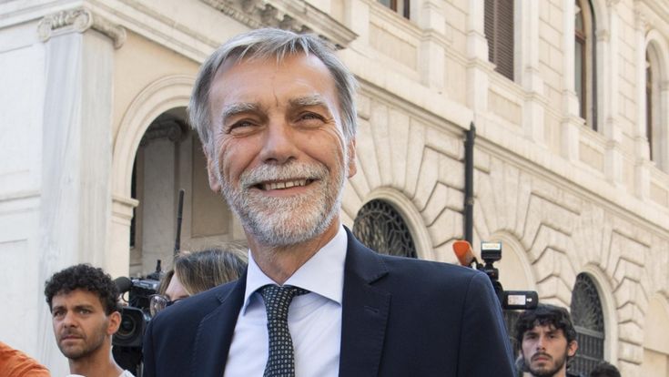Graziano Delrio: “Sui migranti non ci accontentiamo di modifiche soft. Serve una nuova legge”