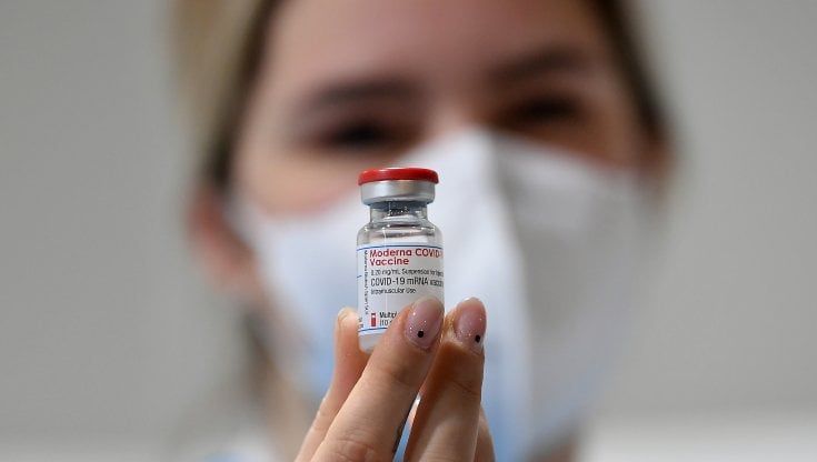 Vaccini agli over 80: a Parma 1.300 prenotazioni in poche ore 