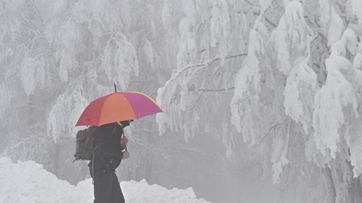 Previsioni meteo: verso un weekend quasi invernale con neve a bassa quota, temporali e vento
