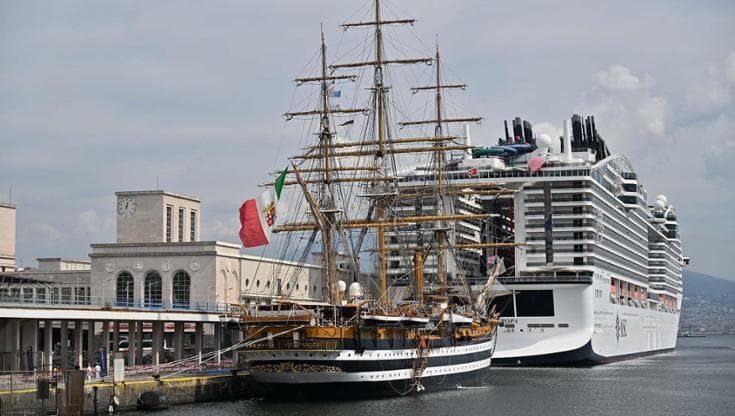 Coppa America a Napoli, è il giorno del Vespucci: oggi a bordo del veliero trofeo ed equipaggi
