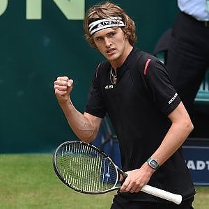 Tennis, Halle; impresa del baby Zverev. Batte Federer e vola in finale