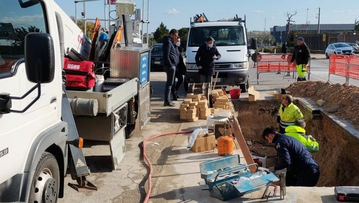 Blackout a Trani: senza corrente per ore una parte della città dopo cortocircuito per maltempo
