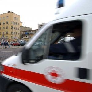 Custonaci, giardiniere ventenne cade durante potatura: morto nell'impatto