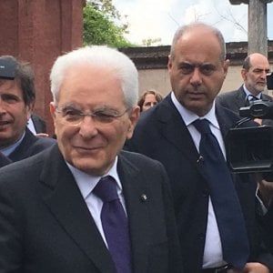 Mattarella, l'elogio a Einaudi è un ultimatum a M5s e Lega: "Il presidente non è un notaio. Nominare premier è fra le sue prerogative"