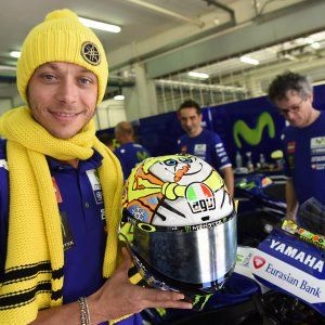 MotoGp, Rossi "licenzia" Marquez: divorzio sul merchandising 